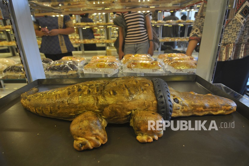 Roti Buaya. Roti Buaya menjadi lambang setia pasangan pengantin untuk melewati kehidupan baru selepas pernikahan. Foto: Republika.