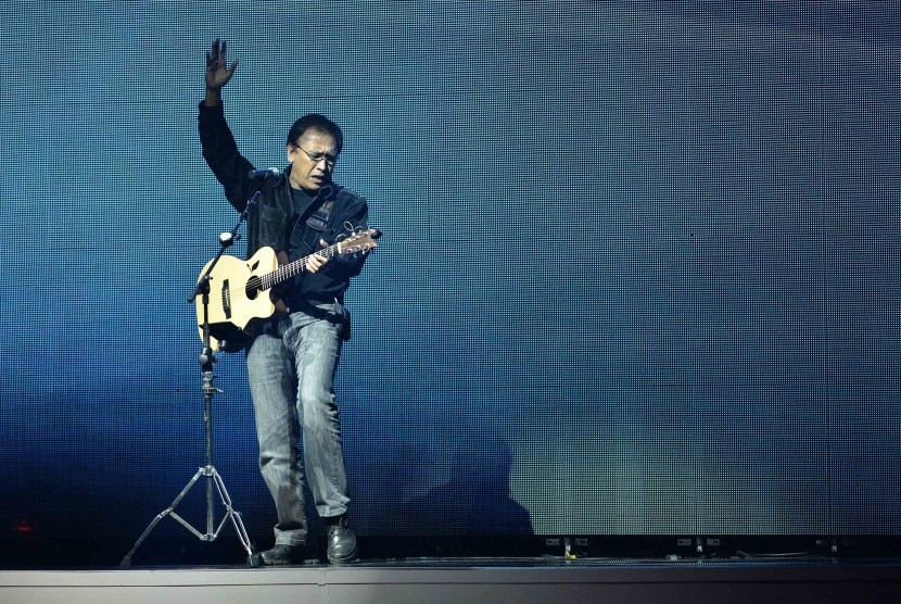 Iwan Fals. Iwan Fals menciptakan lagu Galang Rambu Anarki sebagai rasa kebahagiaanya mendapatkan anak pertama. Foto: Republika.