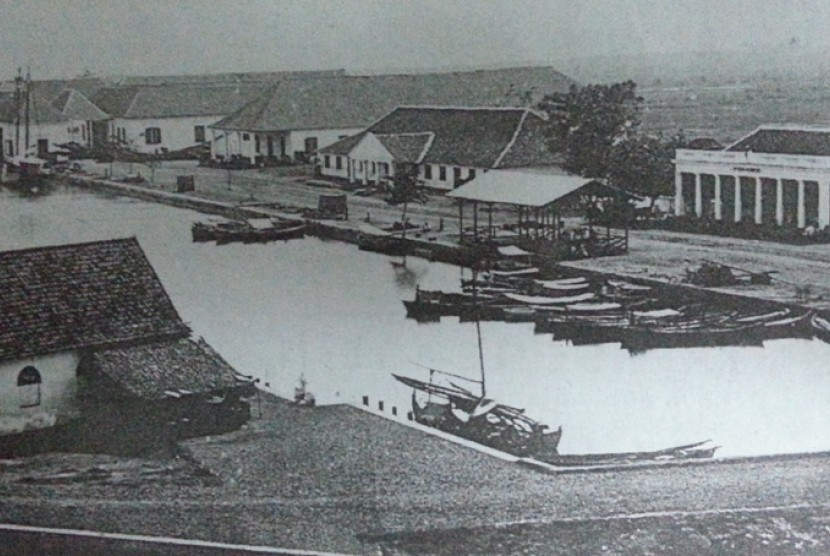 Pelabuhan lama Sunda Kalapa 1860-an. Pelabuhan ini dahulu menjadi pintu masuk orang-orang Eropa ke Batavia. Foto: Tropen Museum.