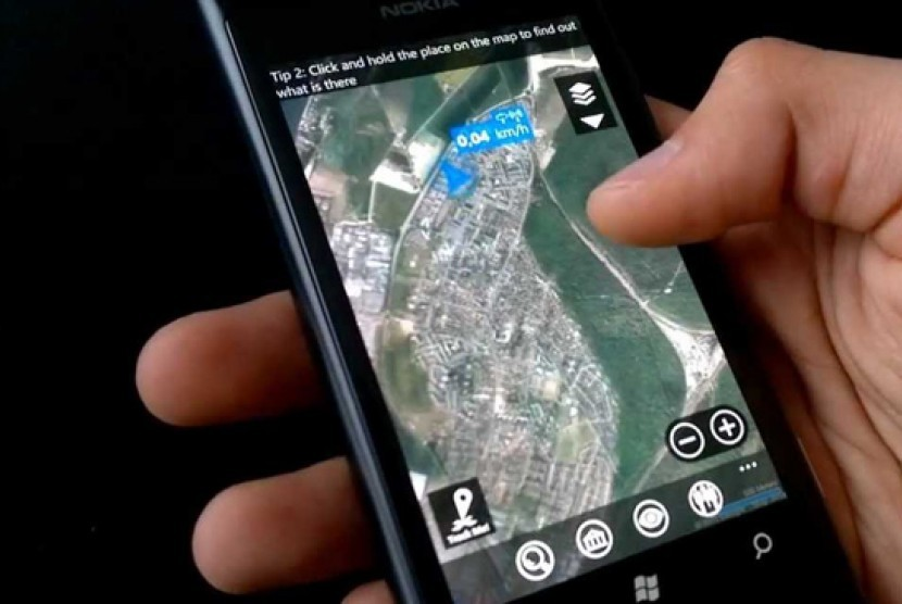 Melacak HP. Sedulur bisa melacak seseorang lewat nomor HP atau email yang digunakan di HP tersebut. Foto: Republika