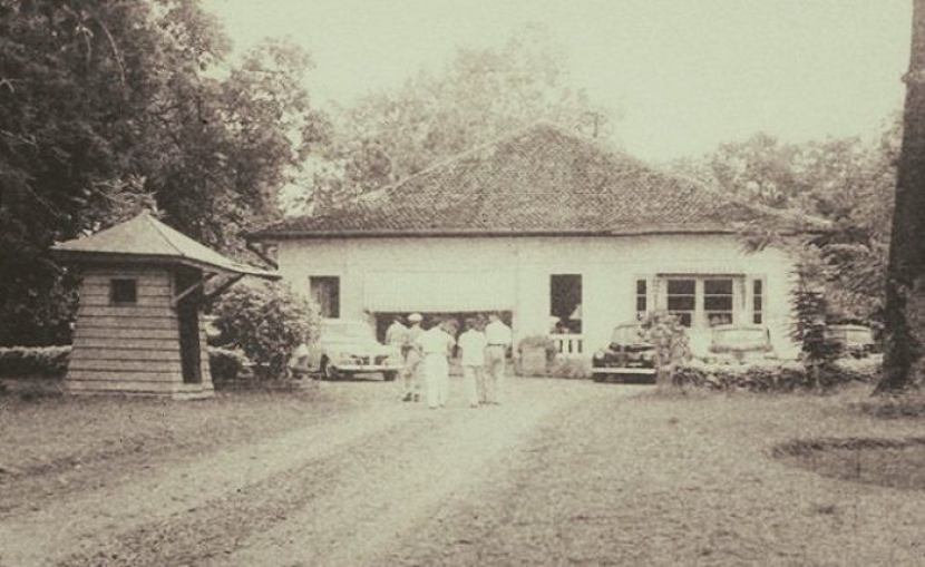 Rumah tempat Soekarno-Hatta bacakan teks proklamasi di Jalan Proklamasi No 56.